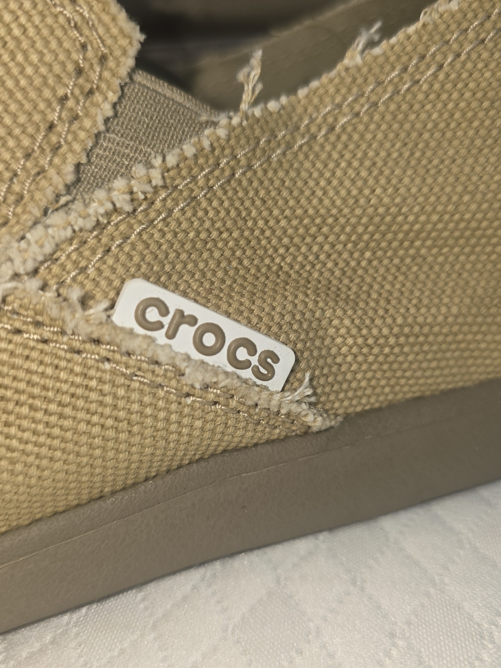CROCS MENS SANTA CRUZ SLIP-ON LOAFERS KHAKI TAN CANVAS DISTRESSED CASUAL 9 - Picture 4 of 8